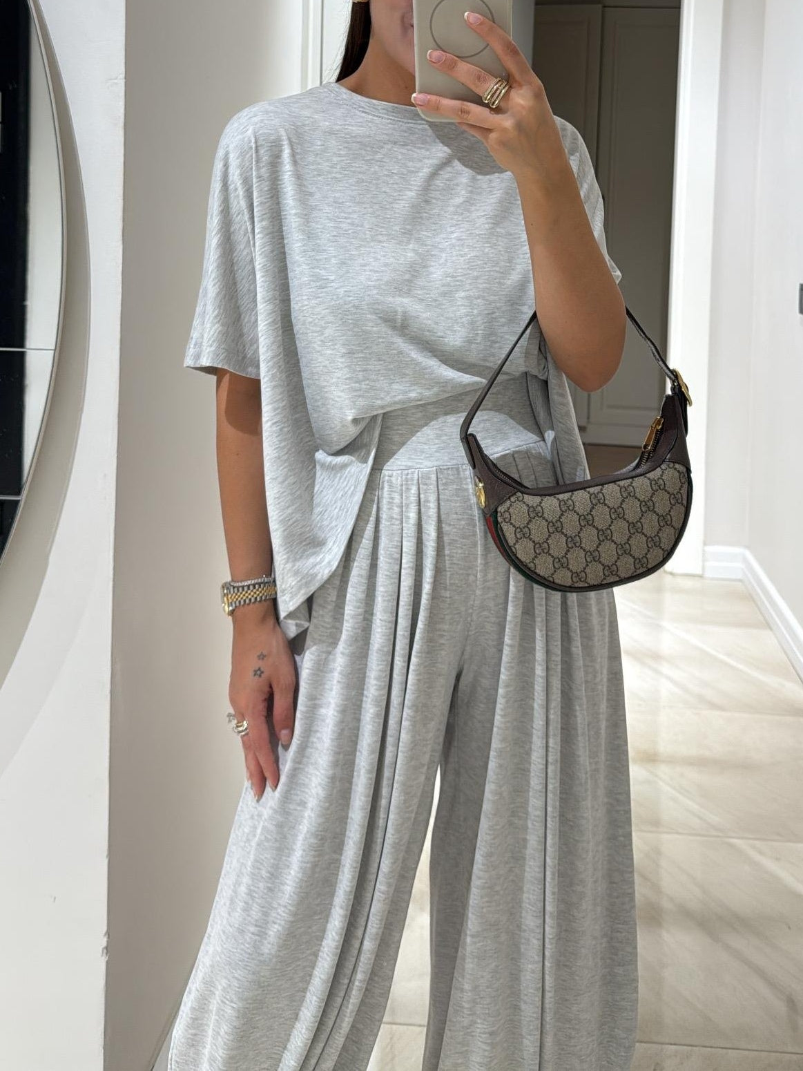 Modiva | Conjunto gris claro: Top casual y pantalones anchos